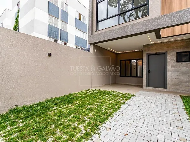 Sobrado com 150m² 3 quartos e 5 banheiros, à venda, no bairro Água Verde em Curitiba