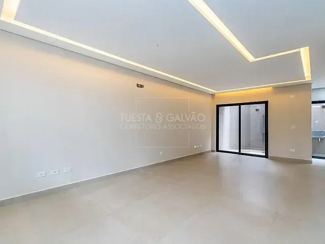 Sobrado com 150m² 3 quartos e 5 banheiros, à venda, no bairro Água Verde em Curitiba