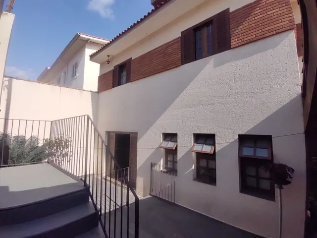Sobrado 3 quartos e 2 banheiros, à venda, no bairro Vila Bastos em Santo André