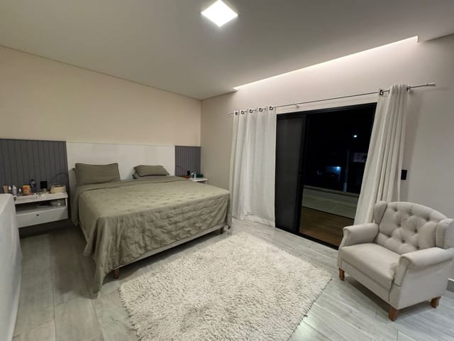 Sobrado com 1000m² 4 quartos e 5 banheiros, à venda, no bairro Parque das Nações em Pindamonhangaba