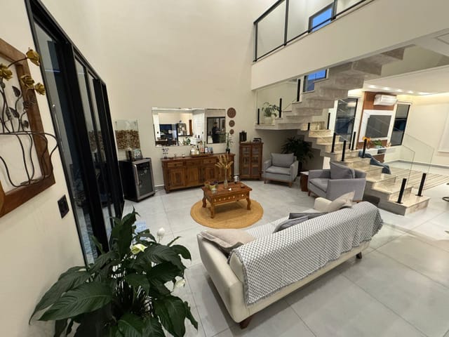 Sobrado com 1000m² 4 quartos e 5 banheiros, à venda, no bairro Parque das Nações em Pindamonhangaba