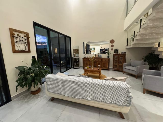 Sobrado com 1000m² 4 quartos e 5 banheiros, à venda, no bairro Parque das Nações em Pindamonhangaba