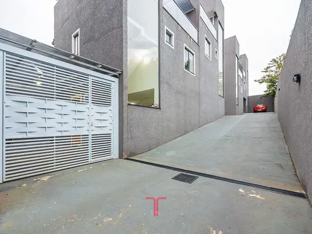 Sobrado com 104m² 4 quartos e 3 banheiros, à venda, no bairro Cidade Industrial em Curitiba