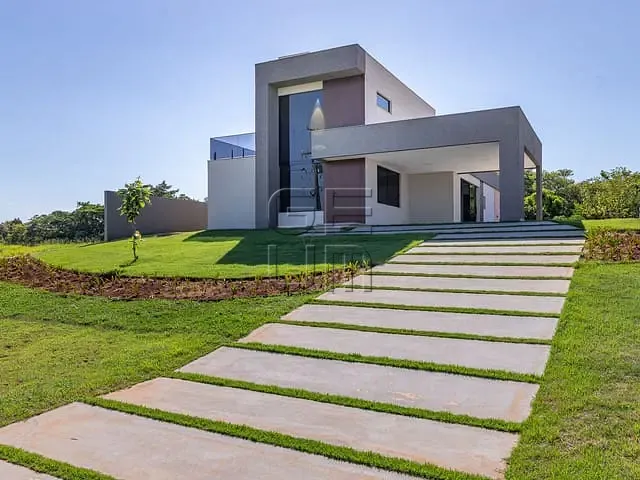 Sobrado com 1476m² 3 quartos e 5 banheiros, à venda, no bairro Rodovia em Sertanópolis