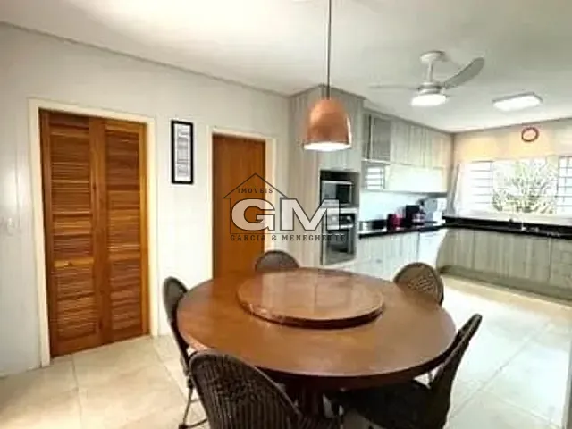 Sobrado com 712m² 5 quartos e 2 banheiros, à venda, no bairro Jardim Itaú em Ribeirão Preto