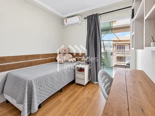 Sobrado com 160m² 3 quartos e 2 banheiros, à venda, no bairro São João em Itajaí