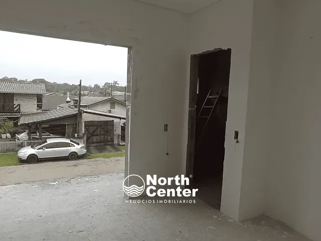 Sobrado com 73m² 2 quartos e 3 banheiros, à venda, no bairro pinheiros em Balneário Barra do Sul