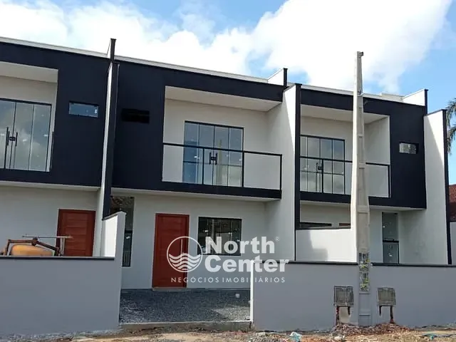 Sobrado com 73m² 2 quartos e 3 banheiros, à venda, no bairro pinheiros em Balneário Barra do Sul