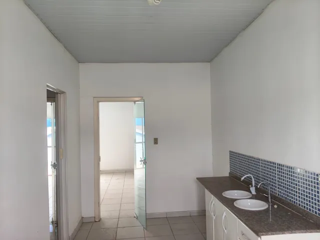 Sobrado 1 quarto e 2 banheiros, para alugar, no bairro Centro em Taubaté