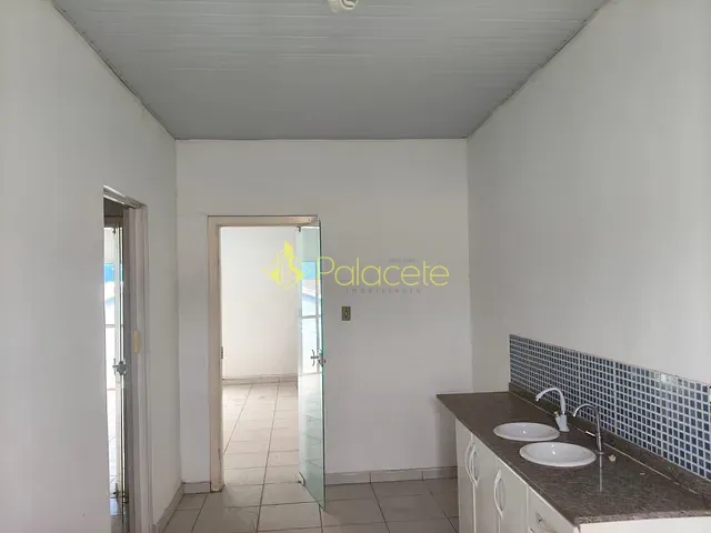 Sobrado 1 quarto e 2 banheiros, para alugar, no bairro Centro em Taubaté