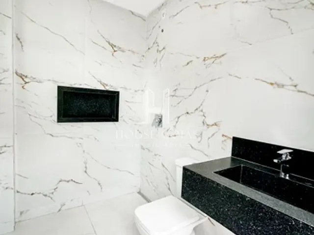Sobrado com 323m² 4 quartos e 5 banheiros, à venda, no bairro Jardim Cristal em Aparecida de Goiânia