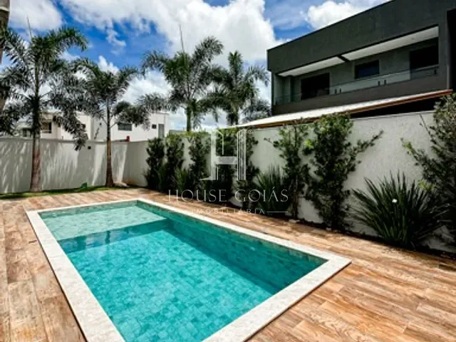 Sobrado com 323m² 4 quartos e 5 banheiros, à venda, no bairro Jardim Cristal em Aparecida de Goiânia