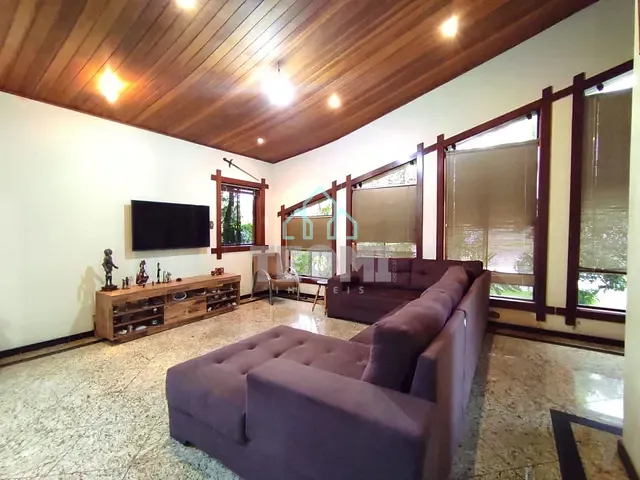 Sobrado com 419m² 5 quartos e 4 banheiros, à venda, no bairro Esplanada Independência em Taubaté