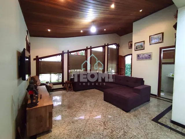 Sobrado com 419m² 5 quartos e 4 banheiros, à venda, no bairro Esplanada Independência em Taubaté