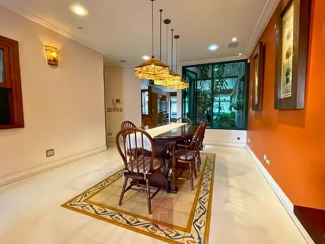 Sobrado com 370m² 4 quartos e 7 banheiros, à venda, no bairro Vila Paiva em São Paulo
