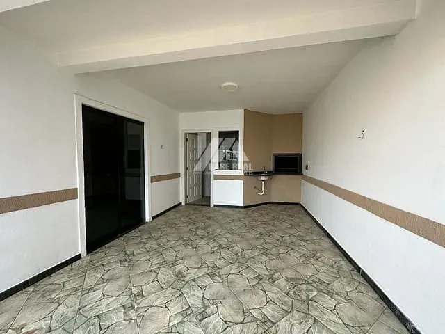 Sobrado com 547m² 3 quartos e 2 banheiros, à venda, no bairro Estrela em Ponta Grossa