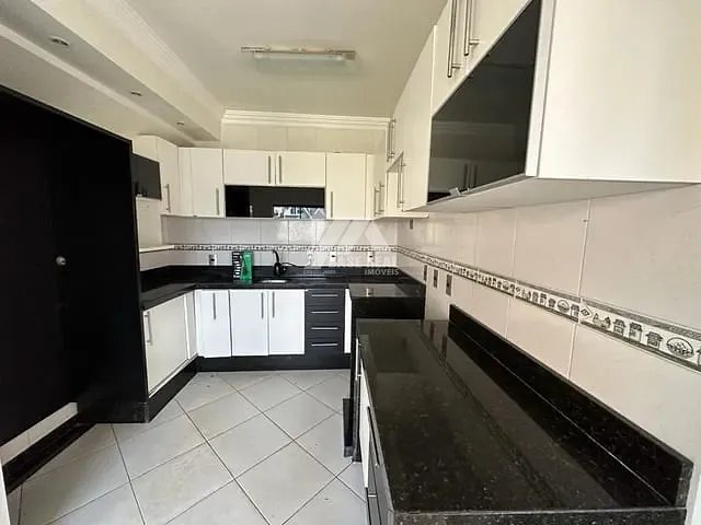 Sobrado com 547m² 3 quartos e 2 banheiros, à venda, no bairro Estrela em Ponta Grossa