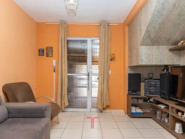 Sobrado com 95m² 2 quartos e 2 banheiros, à venda, no bairro Campo de Santana em Curitiba