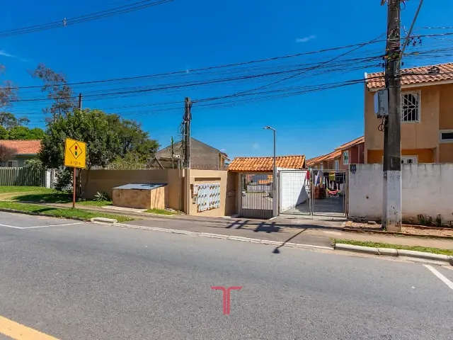 Sobrado com 95m² 2 quartos e 2 banheiros, à venda, no bairro Campo de Santana em Curitiba