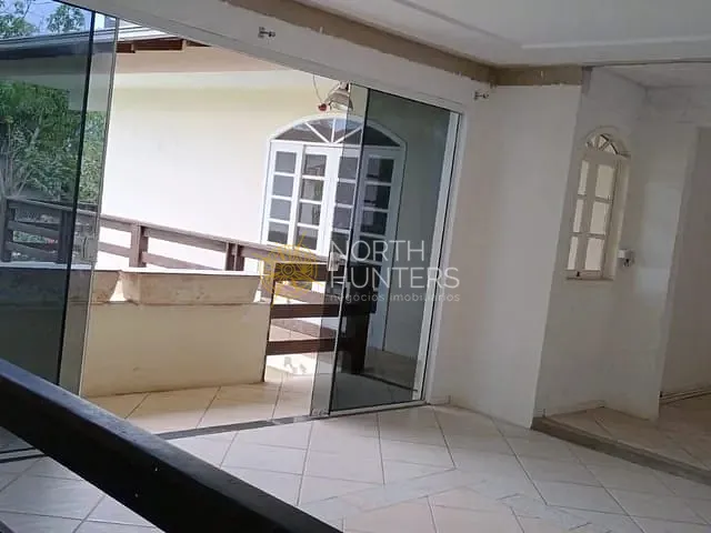 Sobrado com 412m² 3 quartos e 3 banheiros, à venda ou para alugar, no bairro Comasa em Joinville