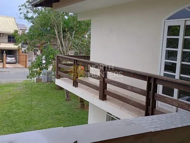 Sobrado com 412m² 3 quartos e 3 banheiros, à venda ou para alugar, no bairro Comasa em Joinville