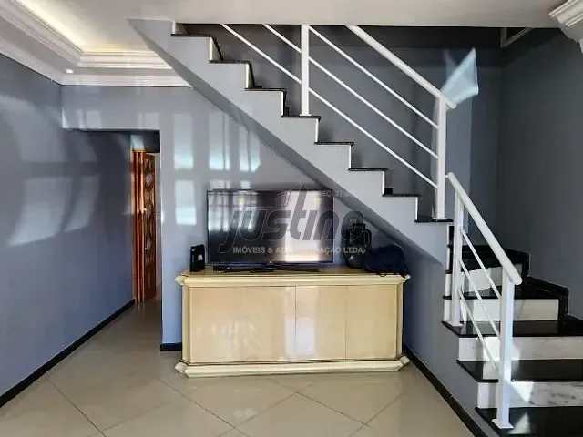 Sobrado com 150m² 4 quartos e 4 banheiros, à venda, no bairro Jardim Ivoty em Itanhaém