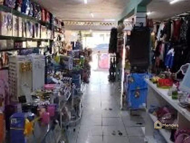Sobrado com 200m², à venda, no bairro Sítio Cercado em Curitiba