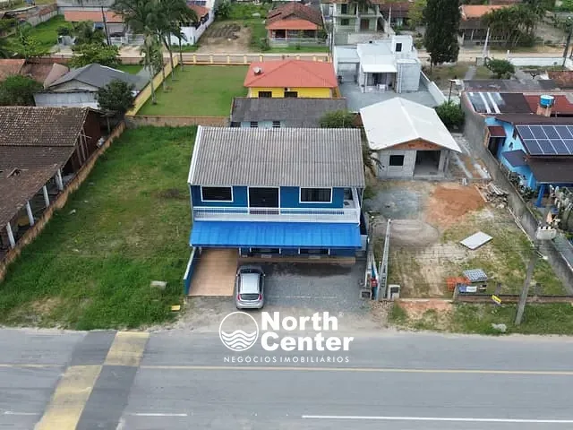 Sobrado com 360m² 3 quartos e 3 banheiros, à venda, no bairro Salinas em Balneário Barra do Sul