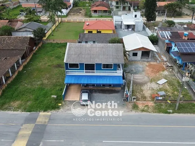 Sobrado com 360m² 3 quartos e 3 banheiros, à venda, no bairro Salinas em Balneário Barra do Sul