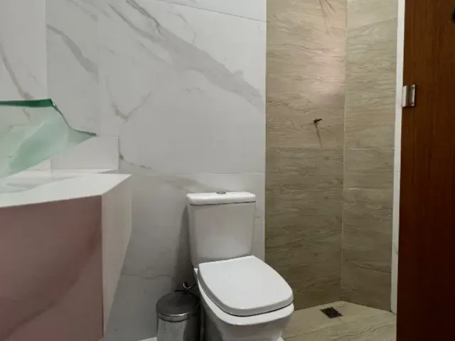 Sobrado com 200m² 4 quartos e 2 banheiros, à venda, no bairro Loteamento Residencial e Comercial Araguaia em Pindamonhangaba