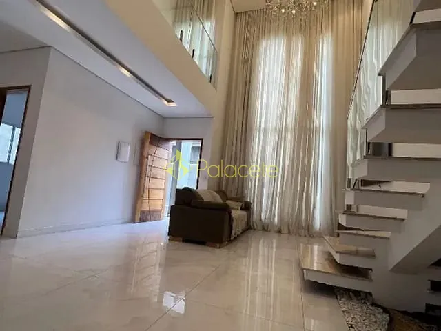 Sobrado com 200m² 4 quartos e 2 banheiros, à venda, no bairro Loteamento Residencial e Comercial Araguaia em Pindamonhangaba