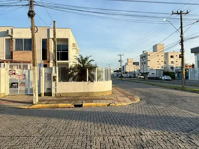 Sobrado com 134m² 2 quartos e 2 banheiros, à venda, no bairro Areias em Tijucas