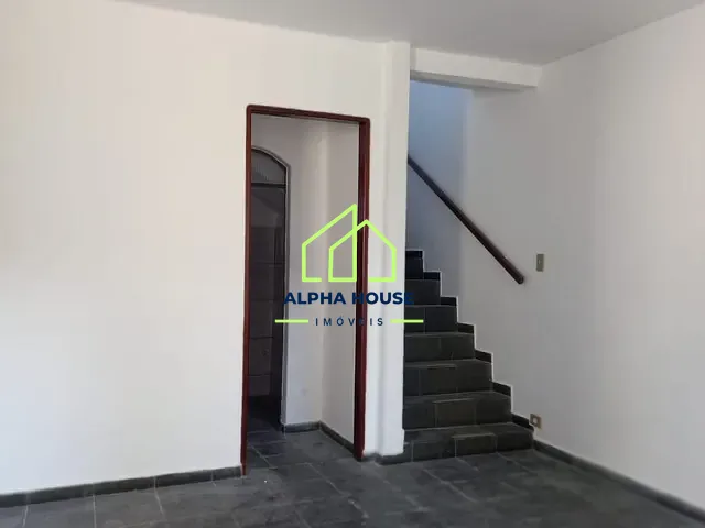 Sobrado com 321m² 2 quartos e 2 banheiros, para alugar, no bairro Vila Bourghese em Pindamonhangaba