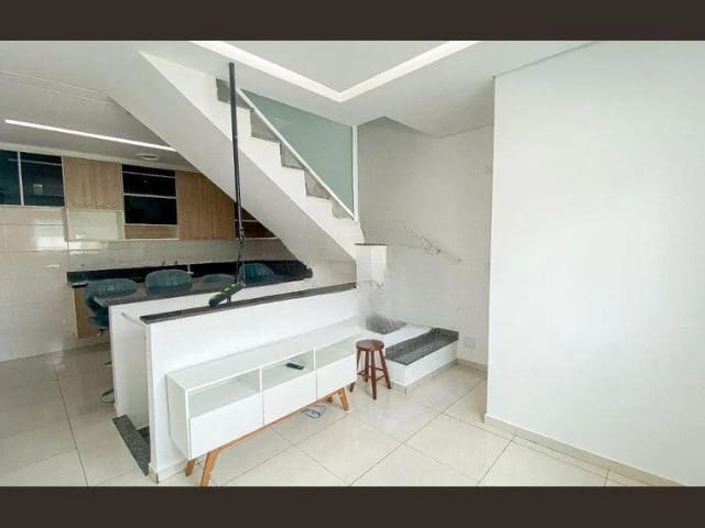 Sobrado 2 quartos e 2 banheiros, para alugar, no bairro Vila Alice em Santo André