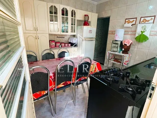 Sobrado com 150m² 3 quartos e 2 banheiros, à venda, no bairro Parque Residencial do Lago em Santa Bárbara D'Oeste