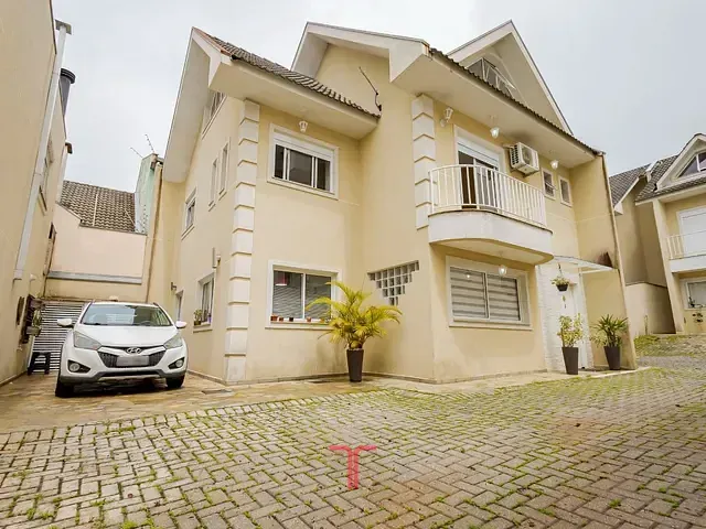 Sobrado com 145m² 3 quartos e 3 banheiros, à venda, no bairro Santa Felicidade em Curitiba