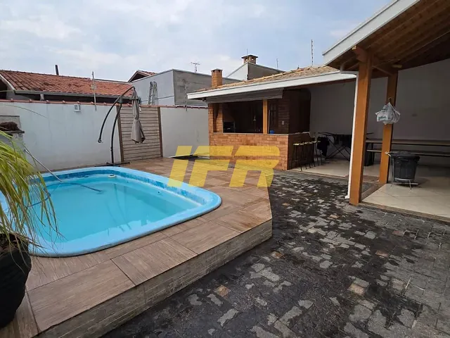 Sobrado com 256m² 5 quartos e 3 banheiros, à venda, no bairro Residencial Vila Velha em Taubaté