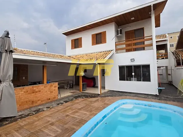 Sobrado com 256m² 5 quartos e 3 banheiros, à venda, no bairro Residencial Vila Velha em Taubaté