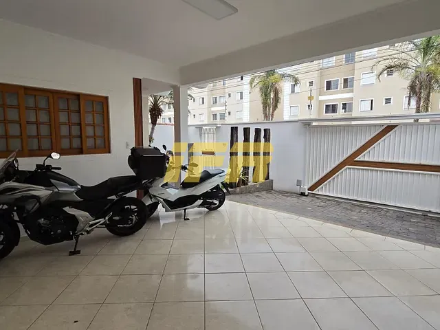 Sobrado com 256m² 5 quartos e 3 banheiros, à venda, no bairro Residencial Vila Velha em Taubaté