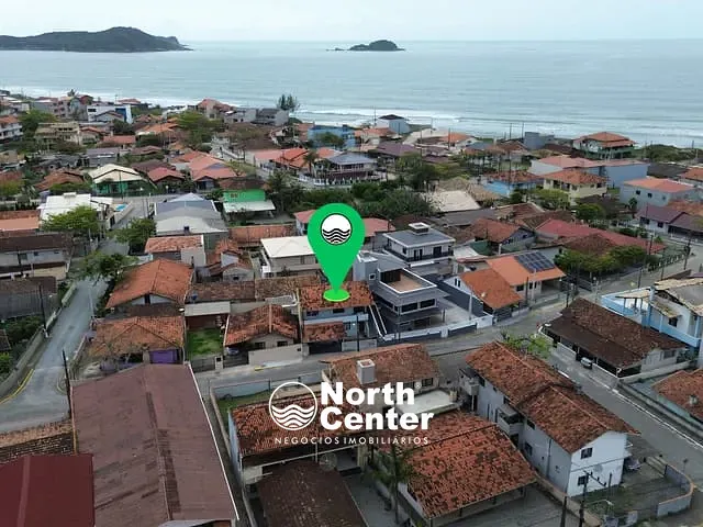 Sobrado com 143m² 4 quartos e 2 banheiros, à venda, no bairro Centro em Balneário Barra do Sul