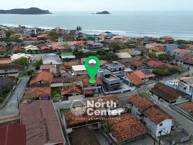 Sobrado com 143m² 4 quartos e 2 banheiros, à venda, no bairro Centro em Balneário Barra do Sul