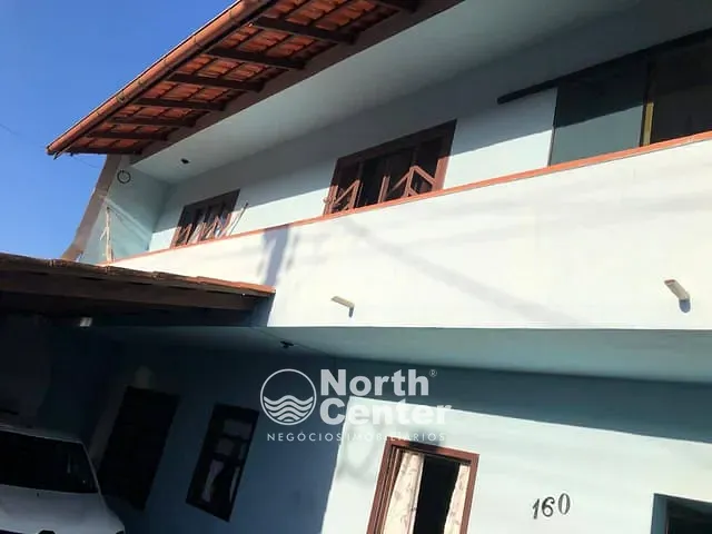 Sobrado com 143m² 4 quartos e 2 banheiros, à venda, no bairro Centro em Balneário Barra do Sul