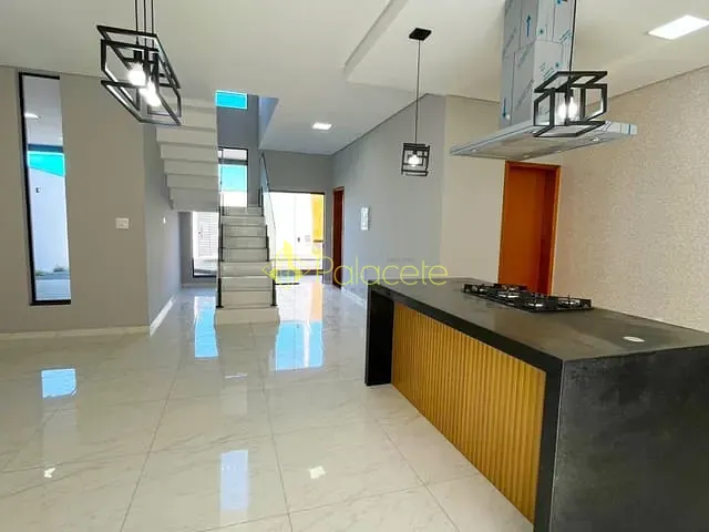 Sobrado 2 quartos e 2 banheiros, à venda, no bairro Loteamento Santa Clara em Pindamonhangaba