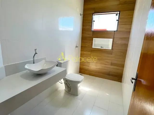 Sobrado 2 quartos e 2 banheiros, à venda, no bairro Loteamento Santa Clara em Pindamonhangaba