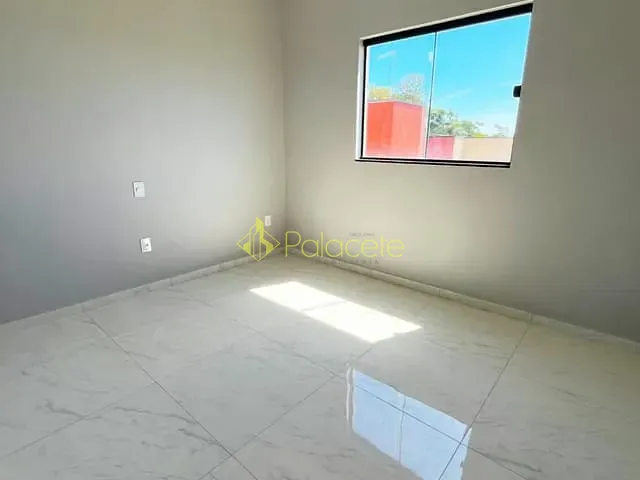 Sobrado 2 quartos e 2 banheiros, à venda, no bairro Loteamento Santa Clara em Pindamonhangaba