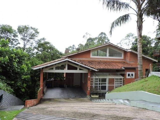 Sobrado com 976m² 4 quartos e 4 banheiros, à venda, no bairro Parque das Artes em Embu das Artes