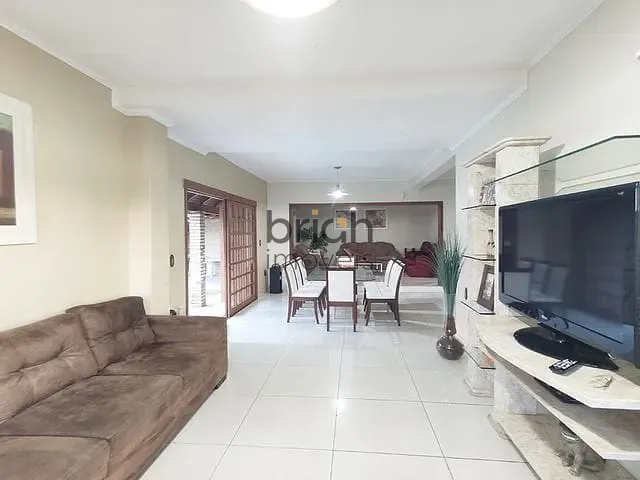Sobrado com 363m² 4 quartos e 4 banheiros, à venda, no bairro Hamburgo Velho em Novo Hamburgo
