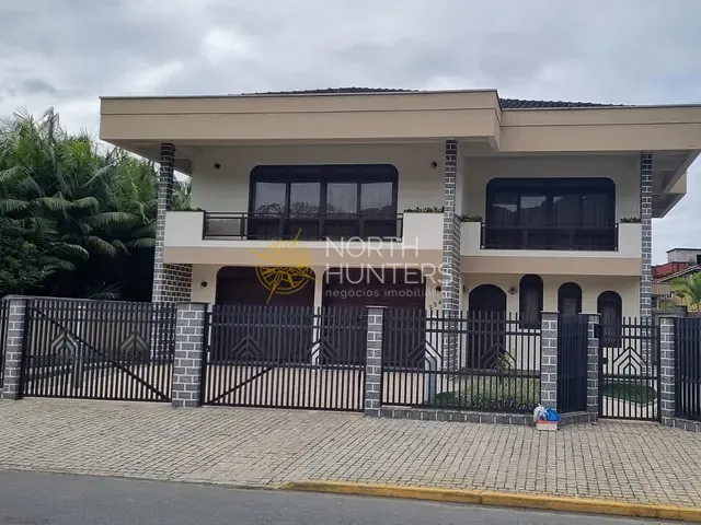 Sobrado com 1025m² 5 quartos e 4 banheiros, à venda, no bairro Pirabeiraba (Pirabeiraba) em Joinville