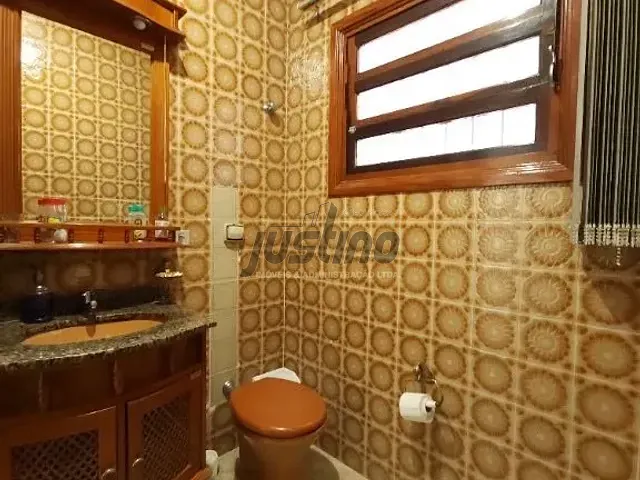 Sobrado com 250m², à venda, no bairro Centro em Itanhaém