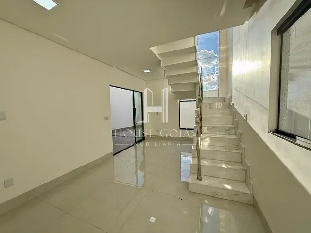 Sobrado com 187m² 3 quartos e 2 banheiros, à venda, no bairro Jardim América em Goiânia